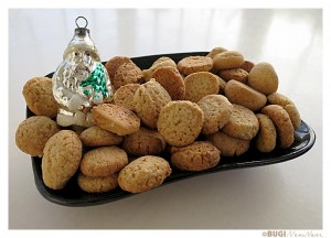 kardemomme nødder i fad